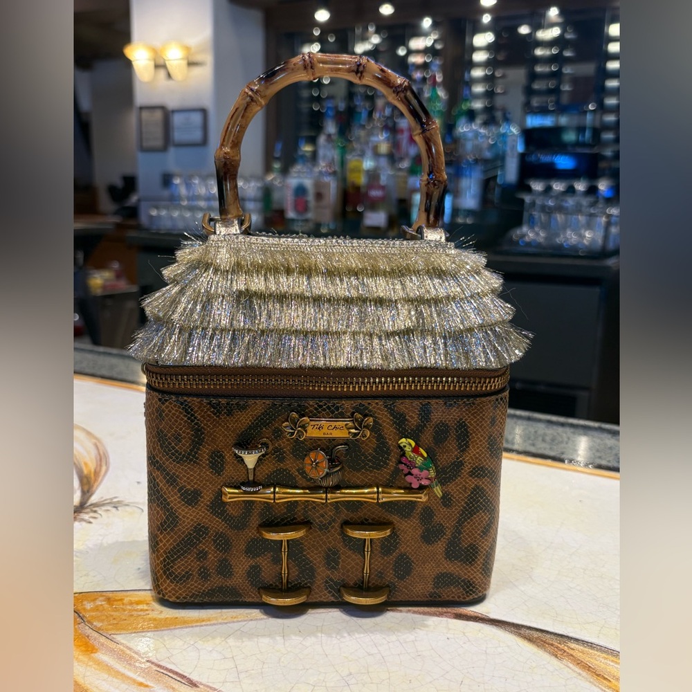 Meet Her at the 🦜Tiki Bar🍹Bag - Picture 8 of 11
